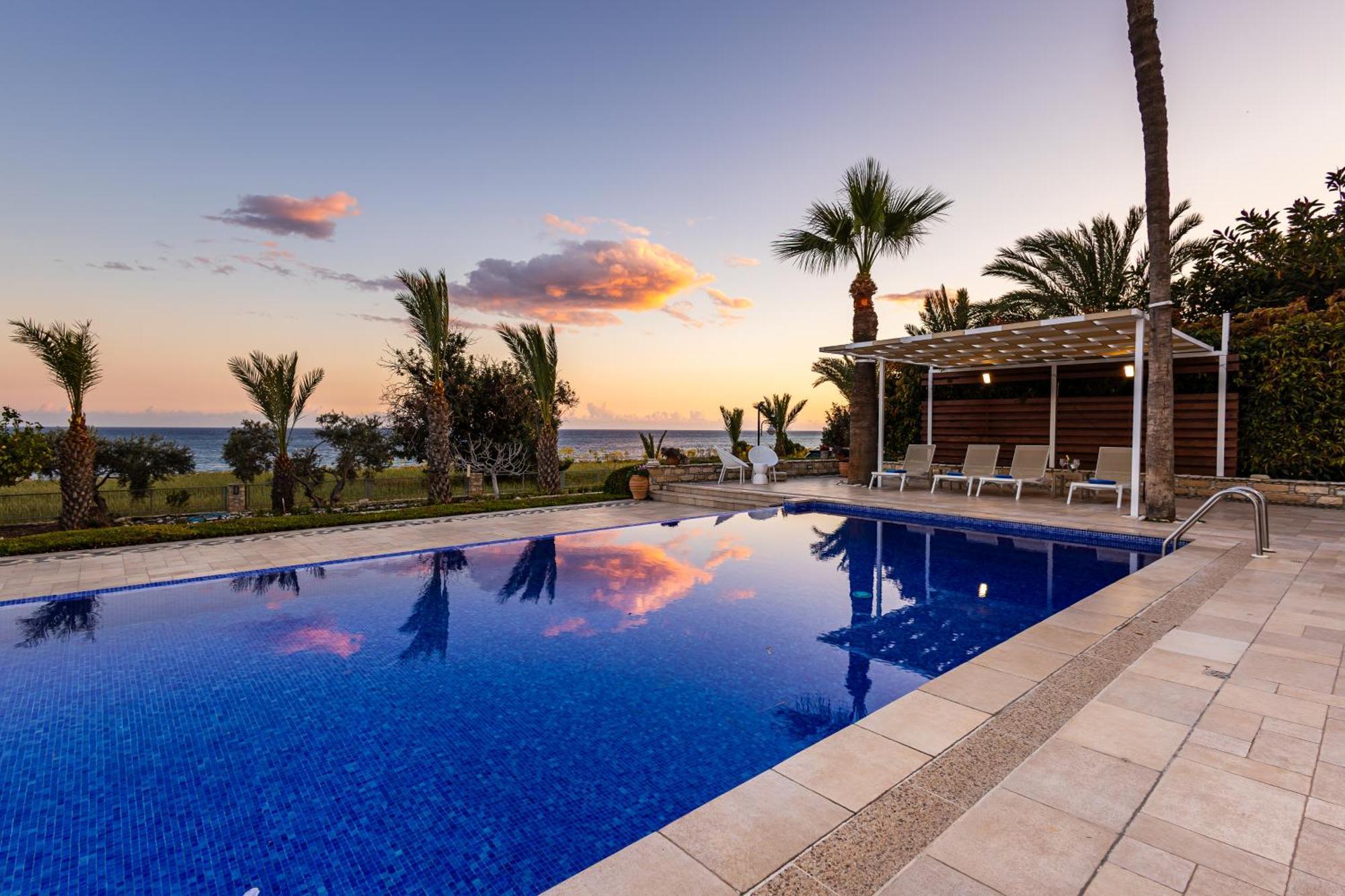 Villa Chrysta Agios Theodoros エクステリア 写真