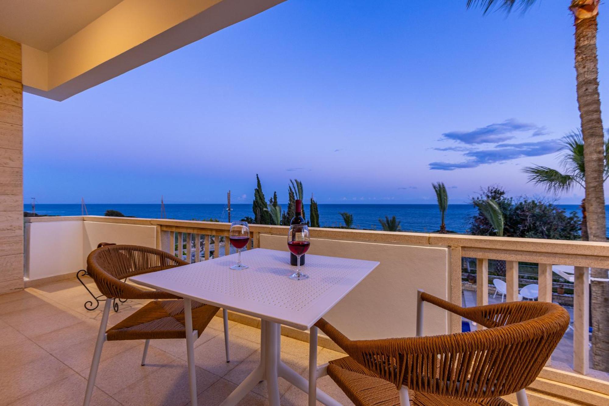 Villa Chrysta Agios Theodoros エクステリア 写真