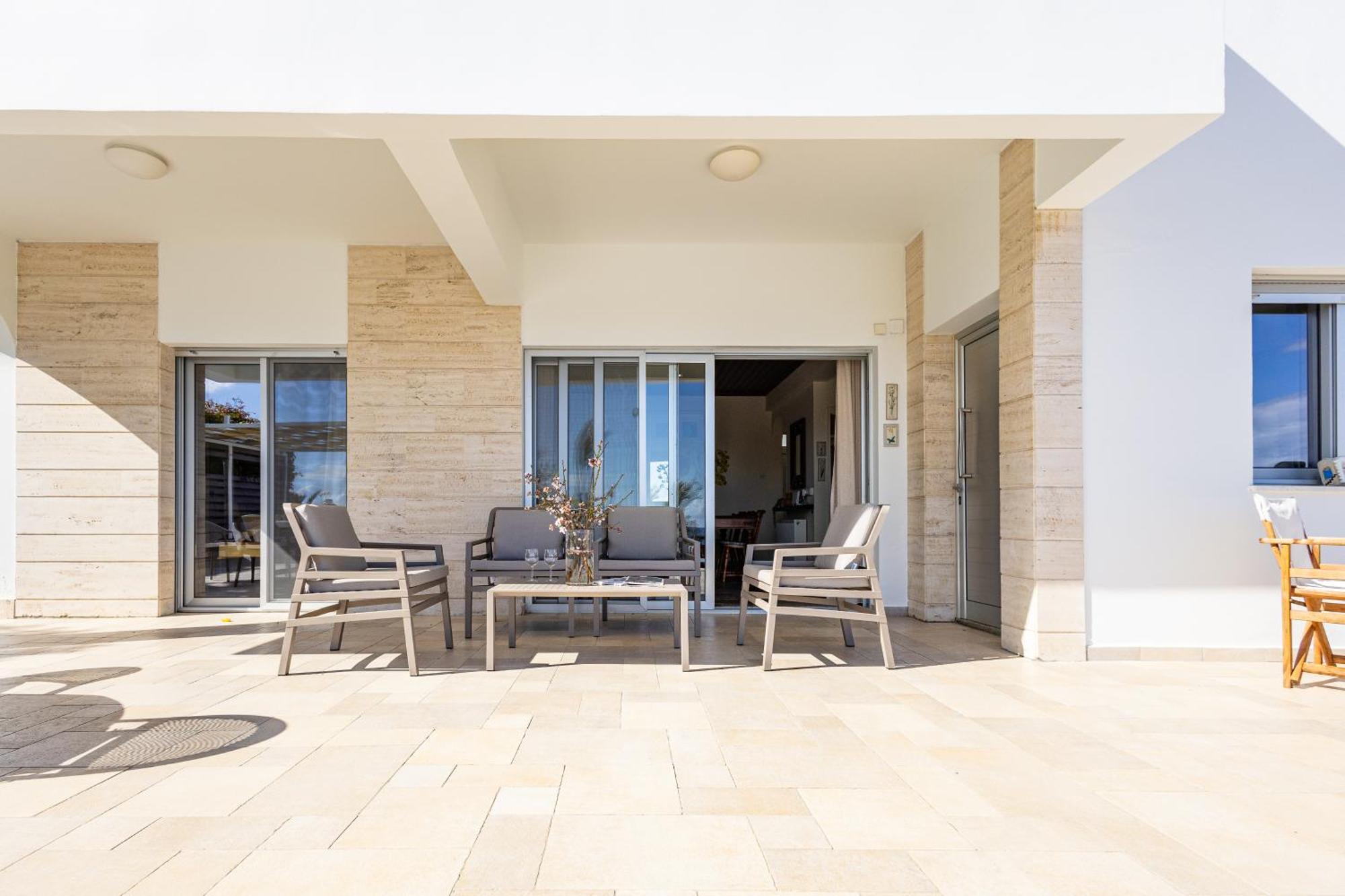 Villa Chrysta Agios Theodoros エクステリア 写真